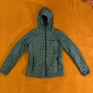 Women’s Patagonia nano puff with hood